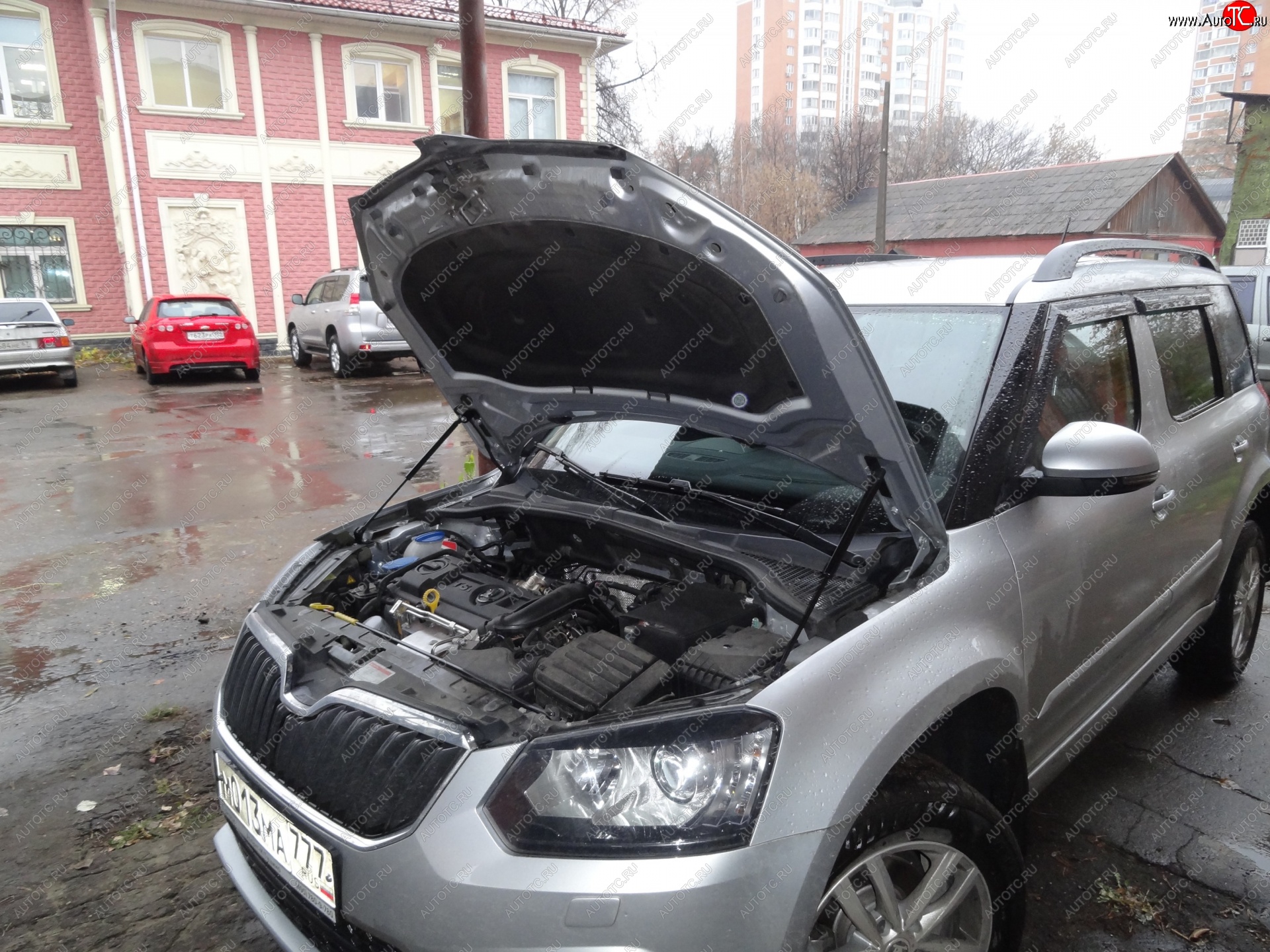2 199 р. Упоры капота Russtal Skoda Yeti (2013-2018) (2 штуки)  с доставкой в г. Керчь