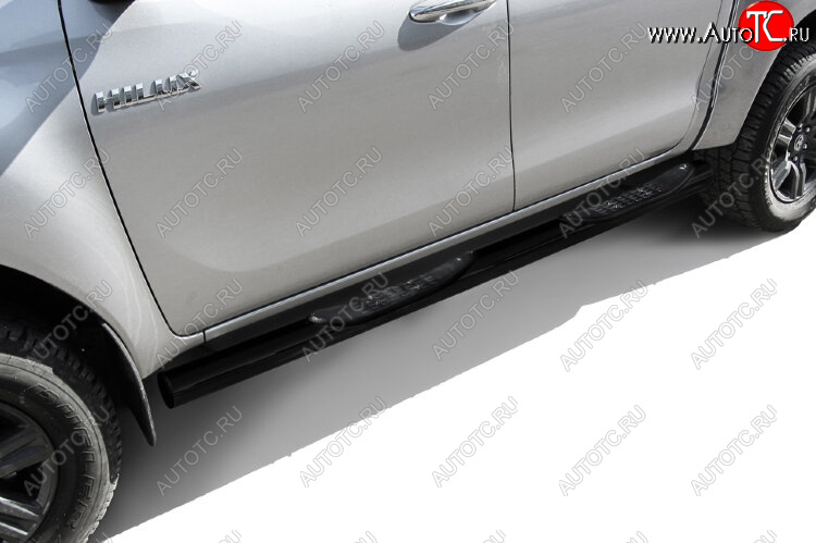 15 899 р. Защита порогов Slitkoff (Ø 76 мм, с проступями) Toyota Hilux AN120 1-ый рестайлинг (2017-2020) (Сталь с полимерным покрытием. Цвет: черный)  с доставкой в г. Керчь