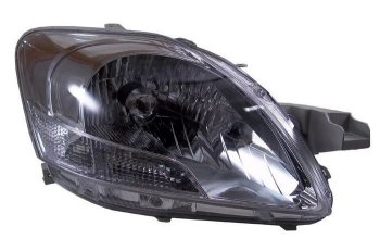 Правая фара SAT Toyota Belta/Yaris  XP90 (2005-2012) седан