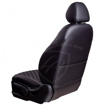 19 649 р. Чехлы для сидений Lord Autofashion Байрон (экокожа, раздельная спинка, подлокотник, отдельные бока, 3 Г-образных подголовника) Toyota Camry XV40 дорестайлинг (2006-2008) (Черный, вставка черная, строчка серая)  с доставкой в г. Керчь. Увеличить фотографию 2