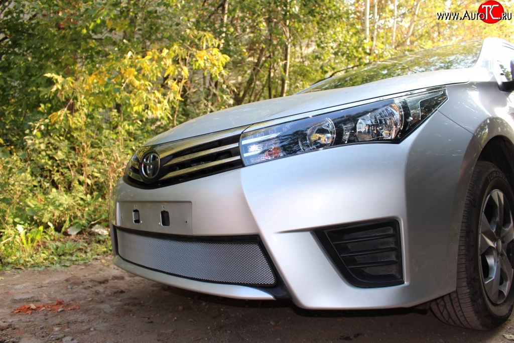1 539 р. Сетка на бампер Russtal (хром) Toyota Corolla E180 дорестайлинг (2013-2016)  с доставкой в г. Керчь