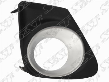 Правая рамка противотуманной фары SAT Toyota Corolla  E150 (2009-2013) седан рестайлинг