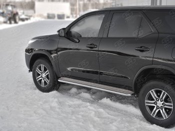 Пороги из трубы d42 с листом (Лист нерж, проф. нерж) SLITKOFF (вариант 3) Toyota Fortuner  AN160 (2015-2025) дорестайлинг, рестайлинг