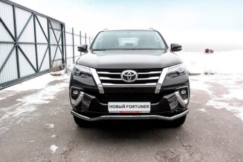Защита переднего бампера Slitkoff (Ø 57 мм, волна). Toyota Fortuner  AN160 (2015-2020) дорестайлинг (Сталь с полимерным покрытием. Цвет: серебристый)