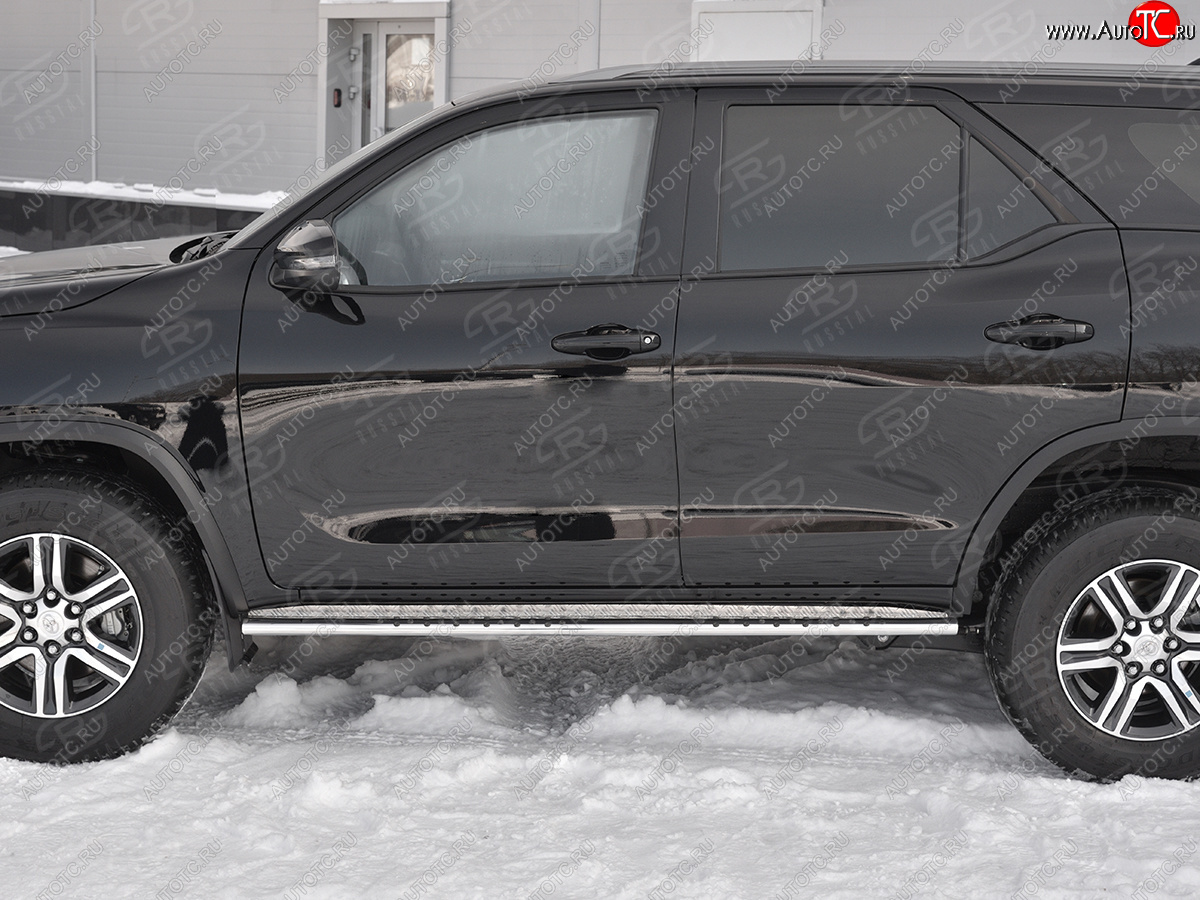 16 649 р. Защита порогов (Ø75х42 мм, лист алюминиевый пыльник) Russtal Toyota Fortuner AN160 рестайлинг (2020-2025) (полированная нержавейка)  с доставкой в г. Керчь