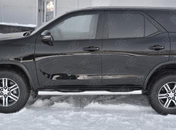 24 549 р. Защита порогов (Ø76 мм, с проступью) SLITKOFF  Toyota Fortuner  AN160 (2020-2025) рестайлинг (торцы со скосами 45°, полированная нержавейка)  с доставкой в г. Керчь. Увеличить фотографию 2