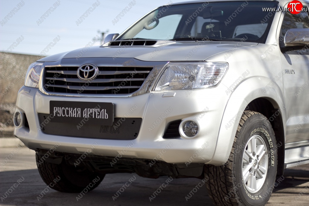 1 059 р. Зимняя заглушка решетки переднего бампера РА  Toyota Hilux  AN20,AN30 (2011-2016)  2-ой рестайлинг  с доставкой в г. Керчь