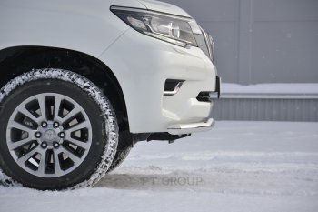 20 699 р. Защита переднего бампера одинарная из трубы d63 мм Petroil Tuning Toyota Land Cruiser Prado J150 2-ой рестайлинг (2017-2020) (Нержавеющая полированная сталь)  с доставкой в г. Керчь. Увеличить фотографию 2