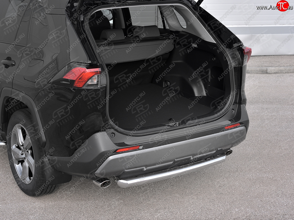2 199 р. Защитная накладка заднего бампера Russtal Toyota RAV4 XA50 5 дв. дорестайлинг (2018-2025) (Нержавейка полированная)  с доставкой в г. Керчь