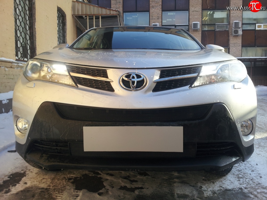 1 469 р. Сетка верхнего воздухозаборника переднего бампера Russtal Toyota RAV4 XA40 5 дв. дорестайлинг (2012-2015) (черная)  с доставкой в г. Керчь