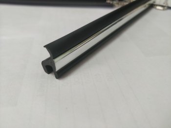 Универсальный уплотнитель FlexLine (16 mm U-LIP с хром полосой, 1 погонный метр)  