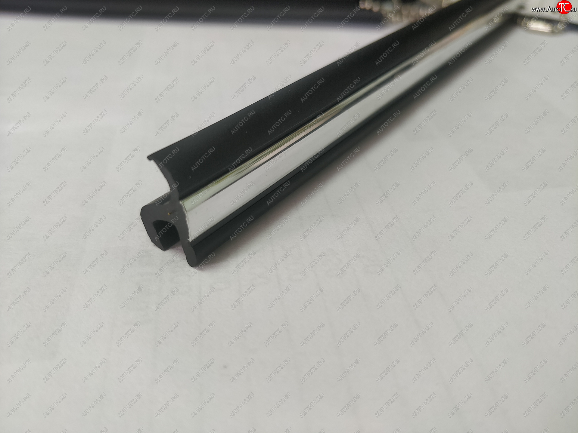 319 р. Универсальный уплотнитель FlexLine (16 mm U-LIP с хром полосой, 1 погонный метр) KIA Optima 2 MG седан (2005-2010)  с доставкой в г. Керчь