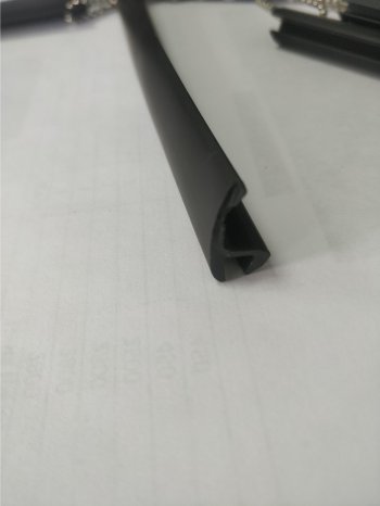 Универсальный уплотнитель FlexLine (17 mm, 1 погонный метр)  