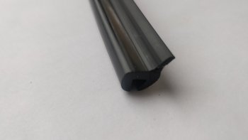 Универсальный уплотнитель FlexLine (жесткий профиль 8 mm U-LIP, 1 погонный метр)  
