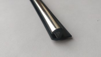 Универсальный уплотнитель FlexLine (жесткий 8 mm U-LIP, хромированная полоса, 1 погонный метр)  