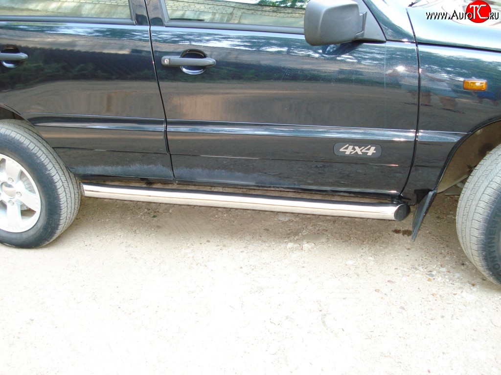 77 999 р. Защита порогов из круглой трубы диаметром 76 мм (дорестайлинг) Russtal Chevrolet Niva 2123 дорестайлинг (2002-2008) (Защита порогов с со скосами на торцах (вариант 1))  с доставкой в г. Керчь