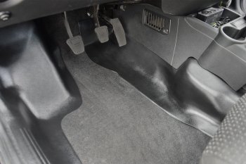 2 409 р. Накладки на ковролин пола Petroil Tuning Лада Гранта FL 2190 седан рестайлинг (2018-2025) (Передние боковые)  с доставкой в г. Керчь. Увеличить фотографию 3