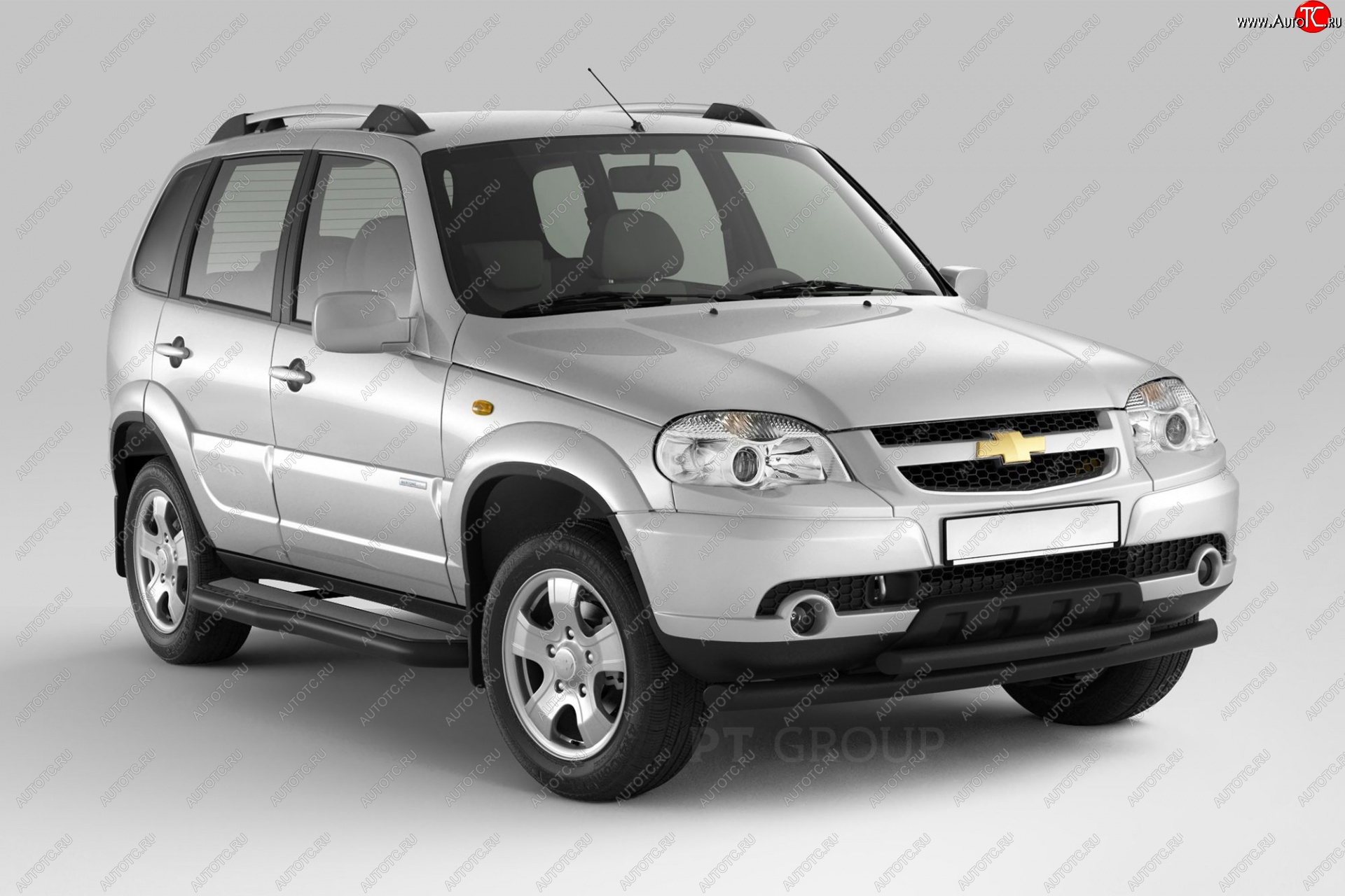 11 929 р. Порожки для ног из трубы Ø51 с алюминиевой фигурной площадкой Petroil Tuning Лада 2123 (Нива Шевроле) 2 рестайлинг (2020-2021) (Сталь с полимерным покрытием в цвет: черный ❞Шагрень❝)  с доставкой в г. Керчь