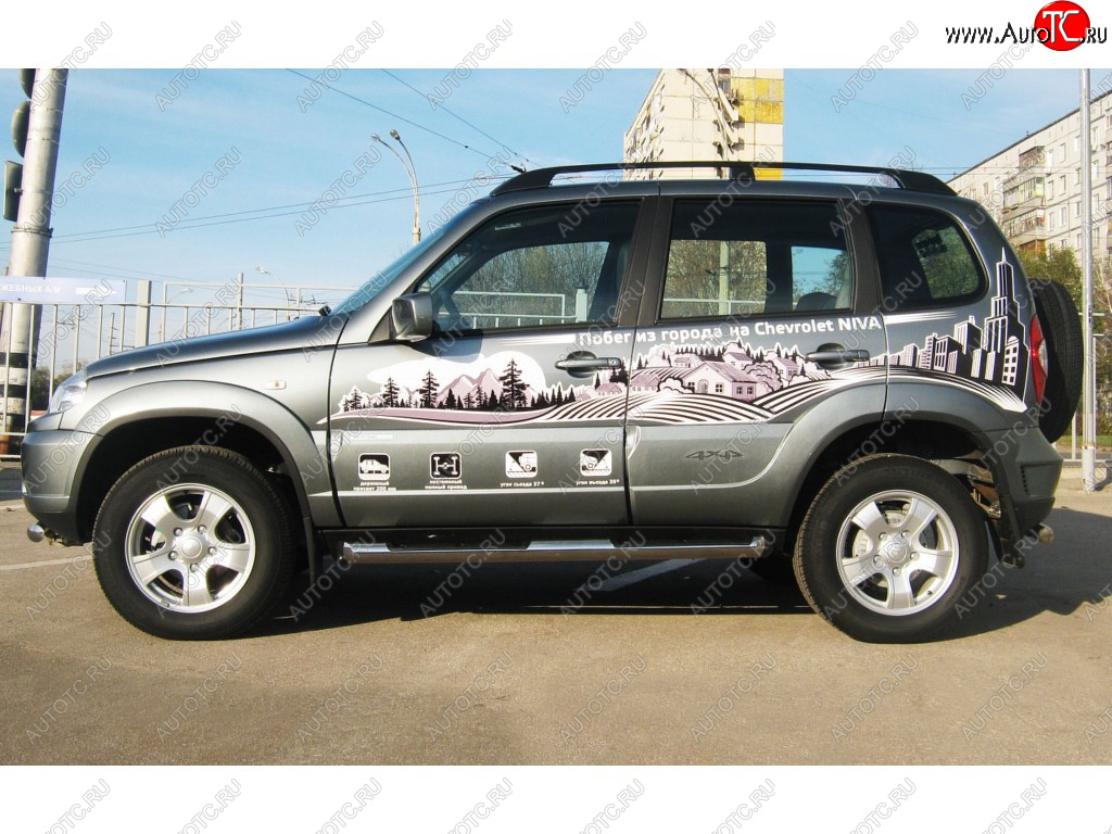 24 549 р. Защита порогов (круглая труба с накладками, диаметр 76 мм) SLITKOFF  Chevrolet Niva  2123 (2009-2020), Лада 2123 (Нива Шевроле) (2009-2020) (Скос на торцах 45°)  с доставкой в г. Керчь