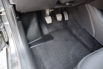 Накладки на ковролин пола Petroil Tuning Лада Веста ( 2180,  SW 2181) - Веста Кросс ( 2181,  2180) (Передние боковые)