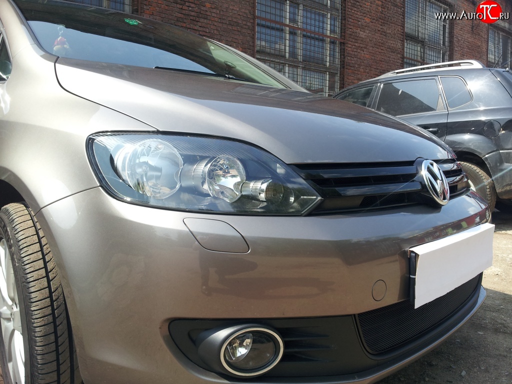 2 089 р. Сетка на бампер (рестайлинг) Russtal (черная) Volkswagen Golf Plus 5 (2004-2009)  с доставкой в г. Керчь