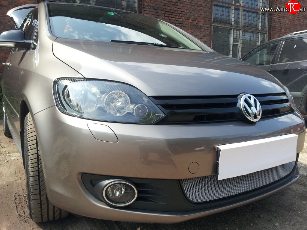 2 189 р. Сетка на бампер (рестайлинг) Russtal (хром) Volkswagen Golf Plus 5 (2004-2009)  с доставкой в г. Керчь