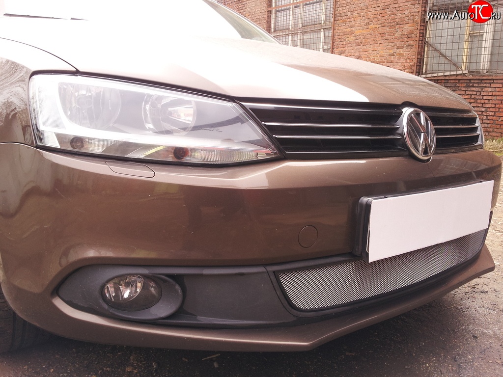 1 539 р. Сетка на бампер Russtal (хром) Volkswagen Jetta A6 седан дорестайлинг (2011-2015)  с доставкой в г. Керчь