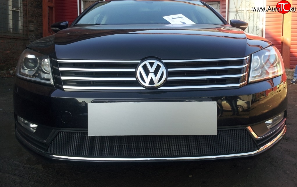 1 469 р. Сетка на бампер Russtal (черная) Volkswagen Passat B7 седан (2010-2015)  с доставкой в г. Керчь