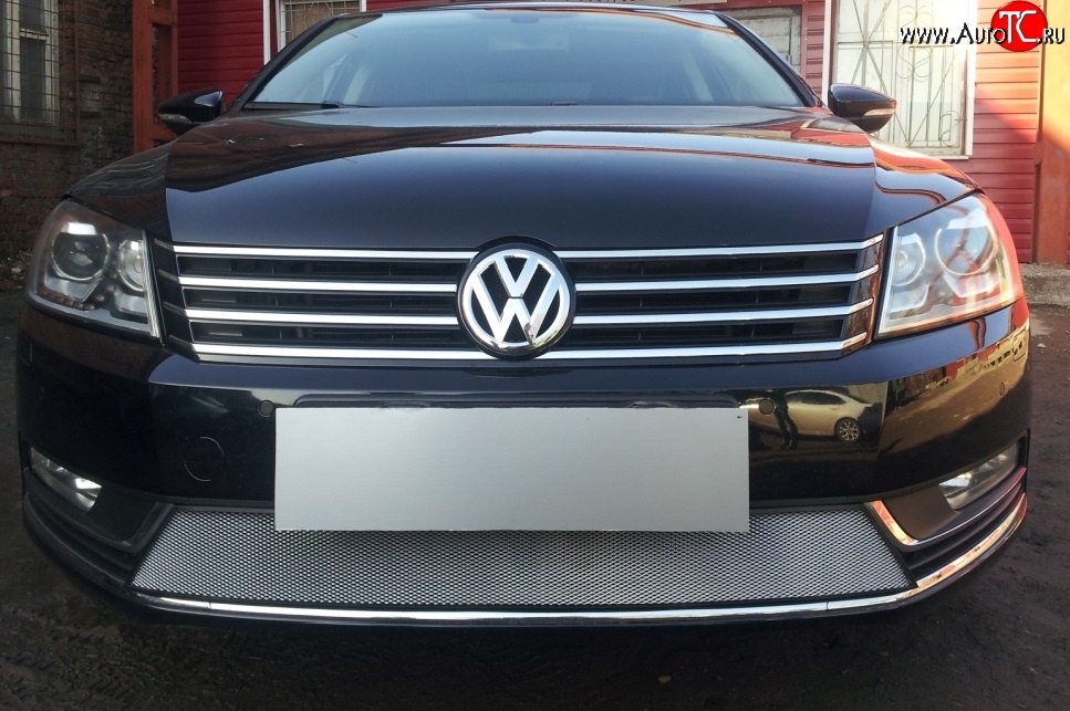 1 539 р. Сетка на бампер Russtal (хром) Volkswagen Passat B7 седан (2010-2015)  с доставкой в г. Керчь
