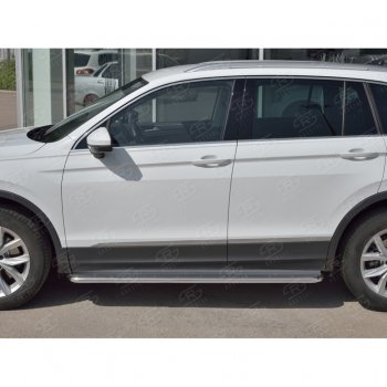 35 549 р. Порожки для ног (труба Ø42) SLITKOFF  Volkswagen Tiguan  Mk2 (2016-2020) дорестайлинг (лист - нержавейка, профиль - нержавейка)  с доставкой в г. Керчь. Увеличить фотографию 2