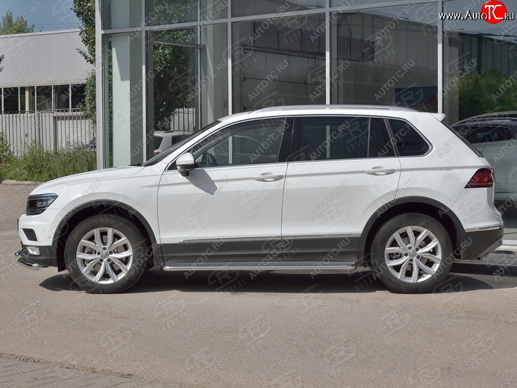 35 549 р. Порожки для ног (труба Ø42) SLITKOFF  Volkswagen Tiguan  Mk2 (2016-2020) дорестайлинг (лист - нержавейка, профиль - нержавейка)  с доставкой в г. Керчь