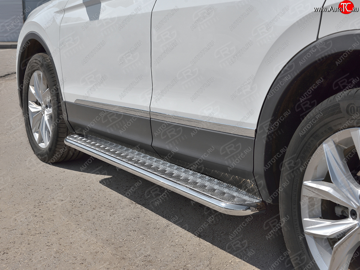 22 999 р. Порожки для ног SLITKOFF (Ø42 мм, NOT R-LINE)  Volkswagen Tiguan  Mk2 (2020-2022) рестайлинг (лист - алюминий, профиль - углеродистая сталь)  с доставкой в г. Керчь
