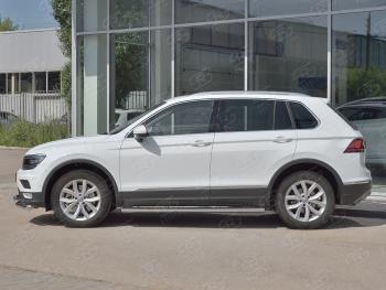 19 399 р. Защита порогов (Ø120х60 мм с проступью, NOT R-LINE) Russtal Volkswagen Tiguan Mk2 рестайлинг (2020-2022) (полированная нержавейка)  с доставкой в г. Керчь. Увеличить фотографию 2