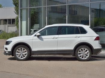 16 649 р. Защита порогов (Ø75х42 мм с проступью, NOT R-LINE) Russtal Volkswagen Tiguan Mk2 рестайлинг (2020-2022) (полированная нержавейка)  с доставкой в г. Керчь. Увеличить фотографию 2