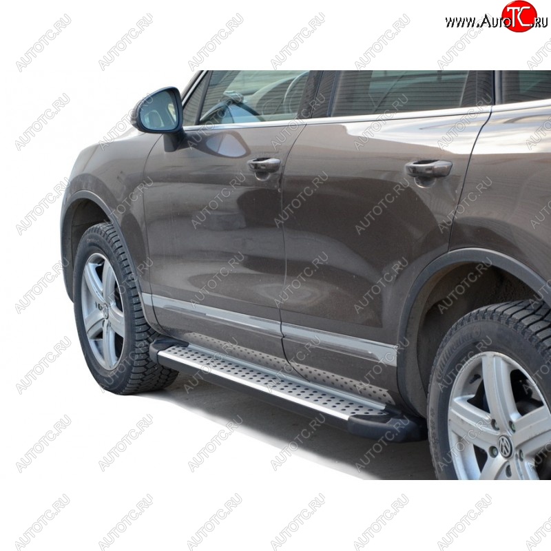 21 799 р. Порожки для ног Бумер (алюминий)  Volkswagen Touareg  NF (2010-2018) дорестайлинг, рестайлинг  с доставкой в г. Керчь