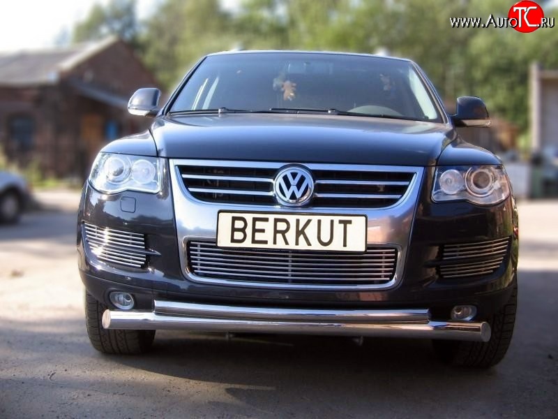 10 799 р. Декоративная вставка воздухозаборника Berkut Volkswagen Touareg 1 GP рестайлинг (2006-2010)  с доставкой в г. Керчь