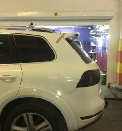 5 499 р. Спойлер Спорт Volkswagen Touareg NF дорестайлинг (2010-2014) (Неокрашенный)  с доставкой в г. Керчь. Увеличить фотографию 4